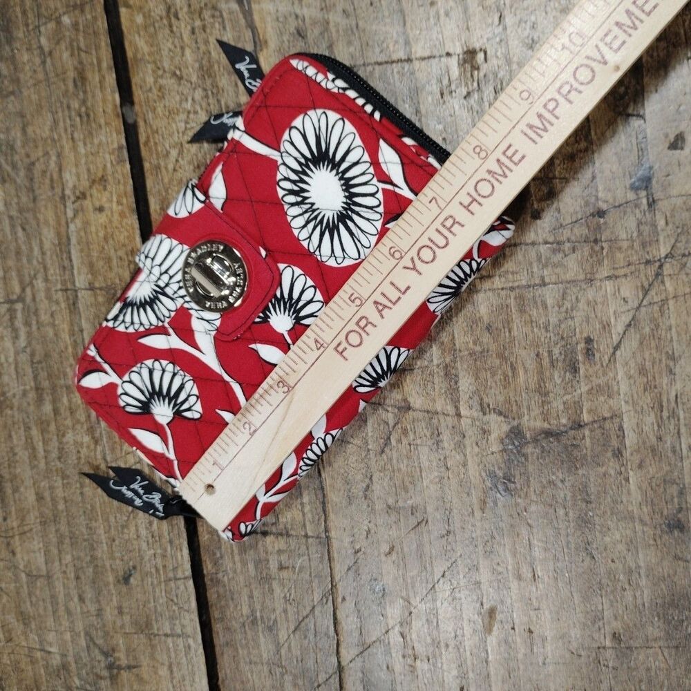 Vera Bradley Turn Lock Zip Around Wallet Retired Deco Daisy Floral Red Quilted - Picture 7 of 8
